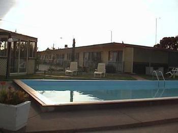 Darlot Motor Inn Хоршам Екстериор снимка